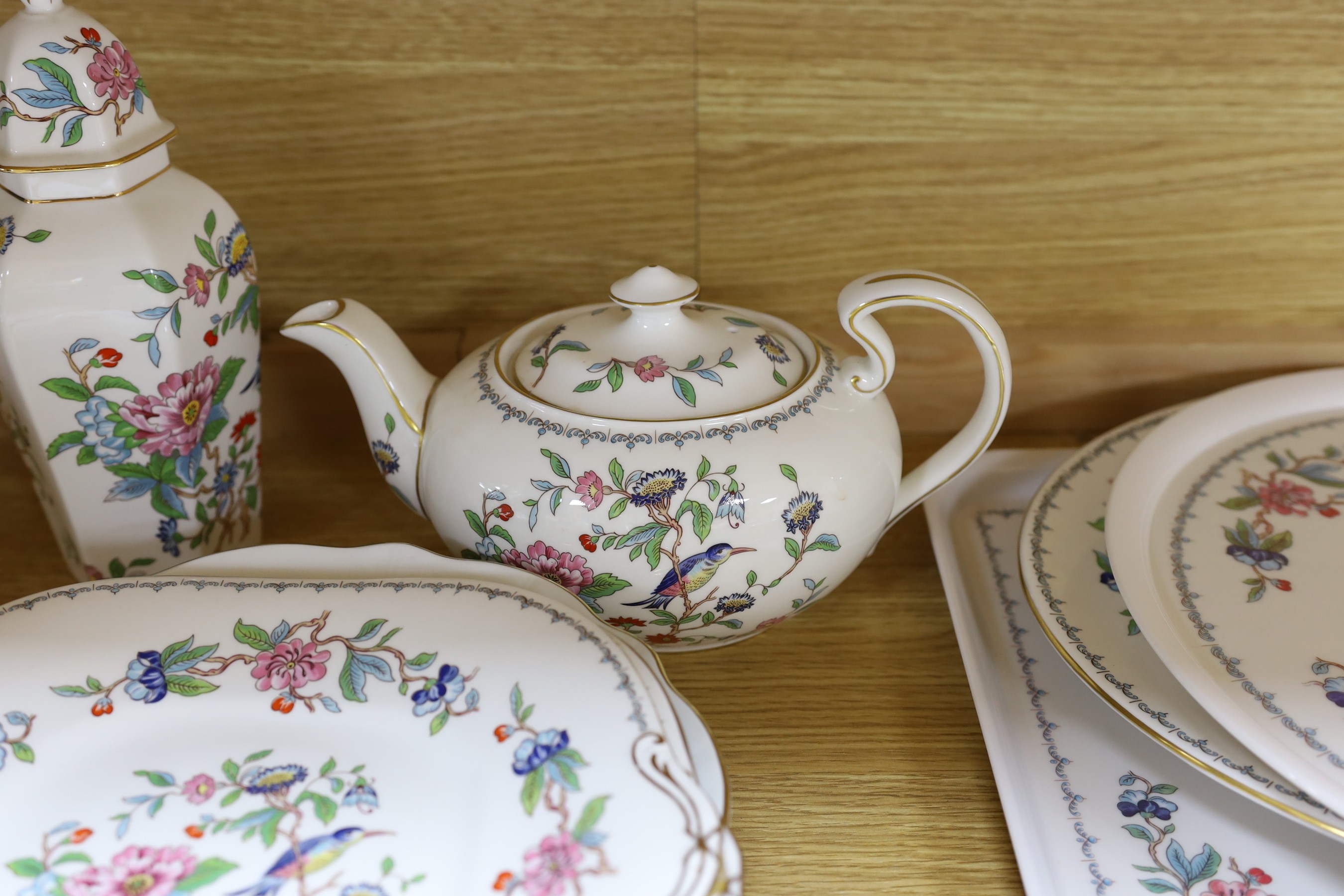 A large Aynsley ‘Pembroke’ dinner service